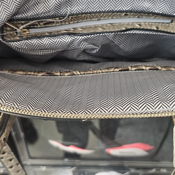 Handbag - Picture 2 of 11